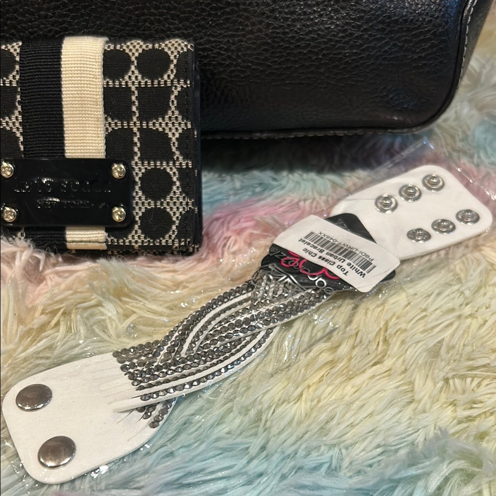 Kate Spade Black and Green Shoulder Bag with Wallet & Free Sunglasses& Bracelet - Picture 4 of 15